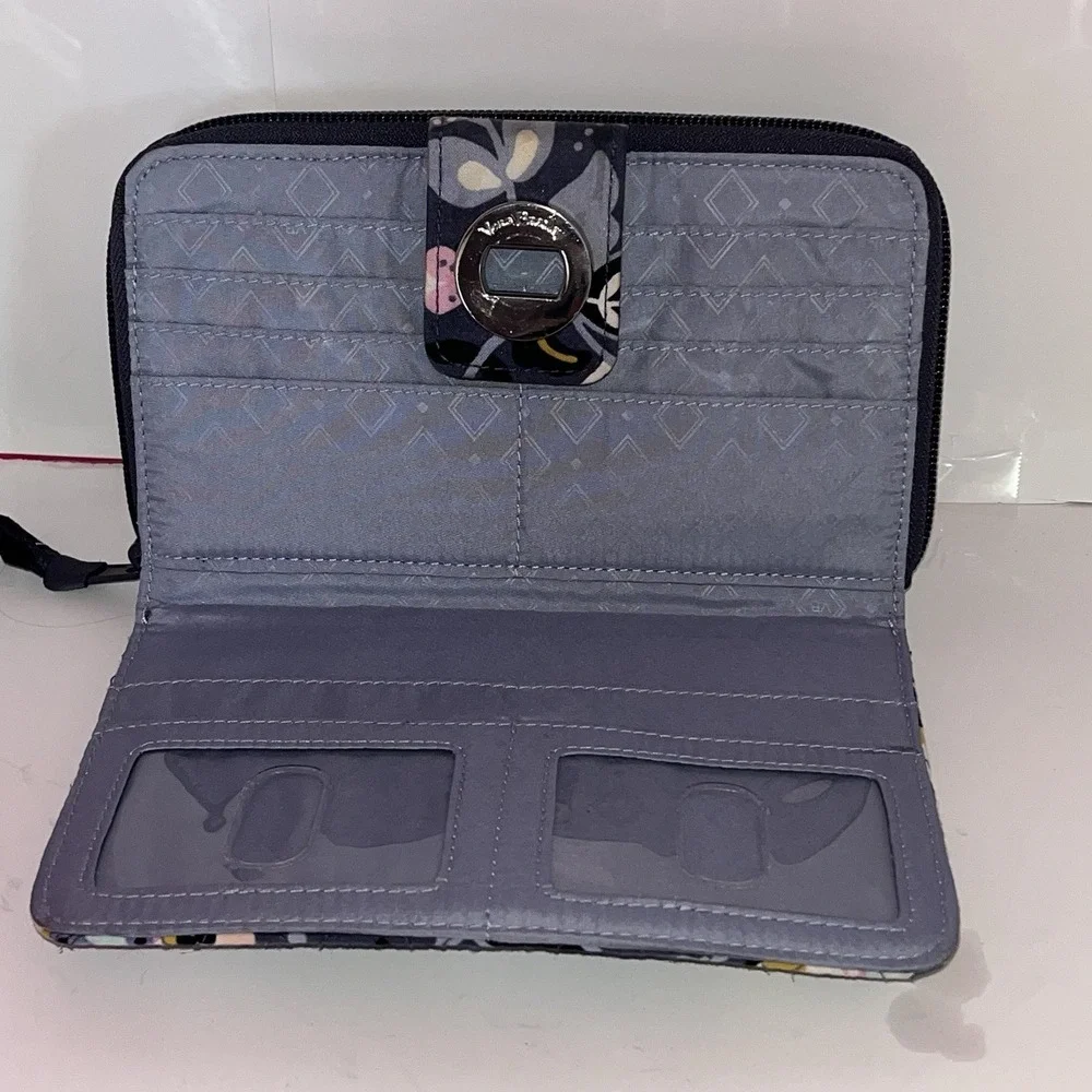 Vera Bradley RFID‎ Turnlock Wallet In Charmont meadow NWOT